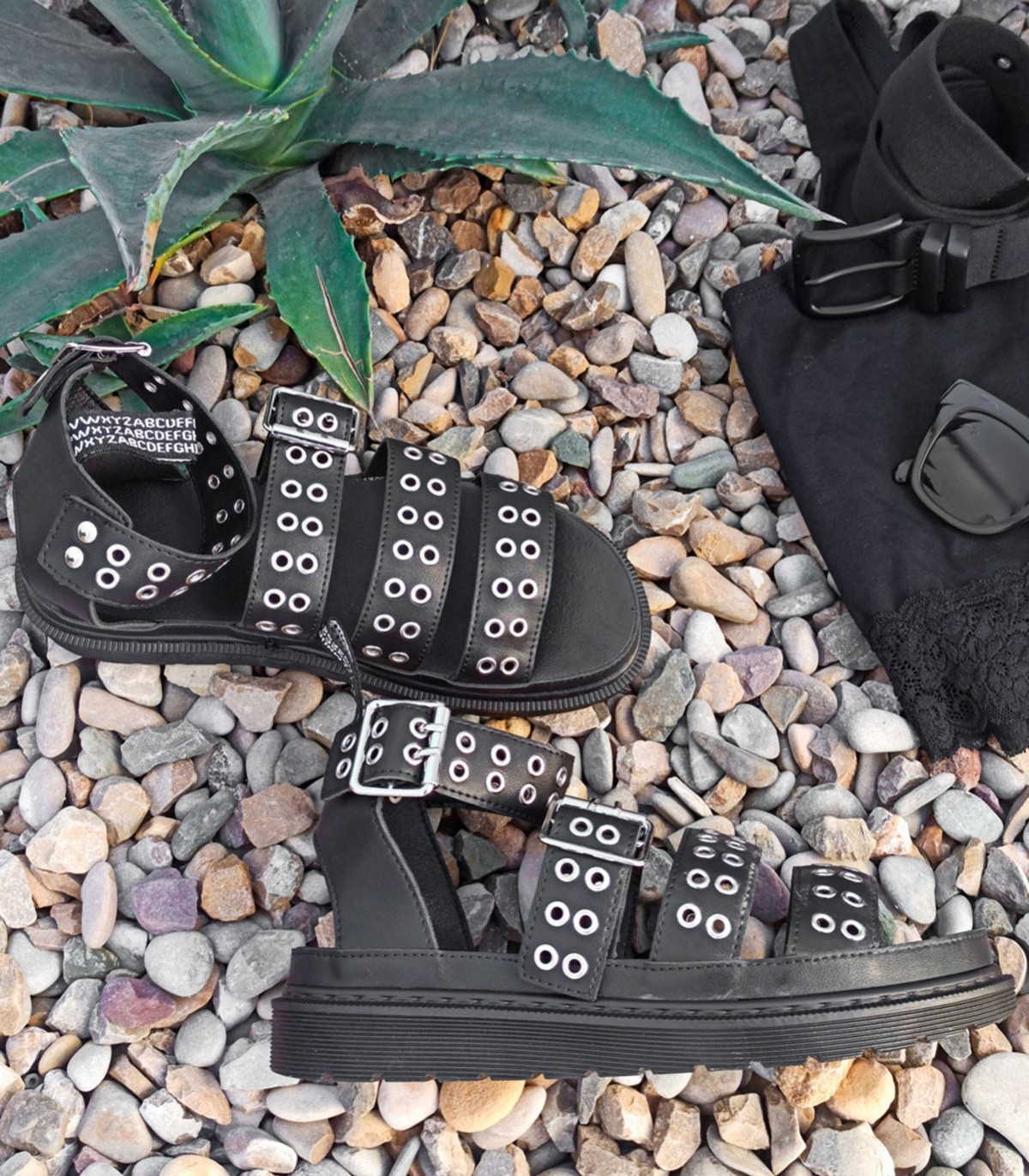 BLACK SANDALS WITH STUDS